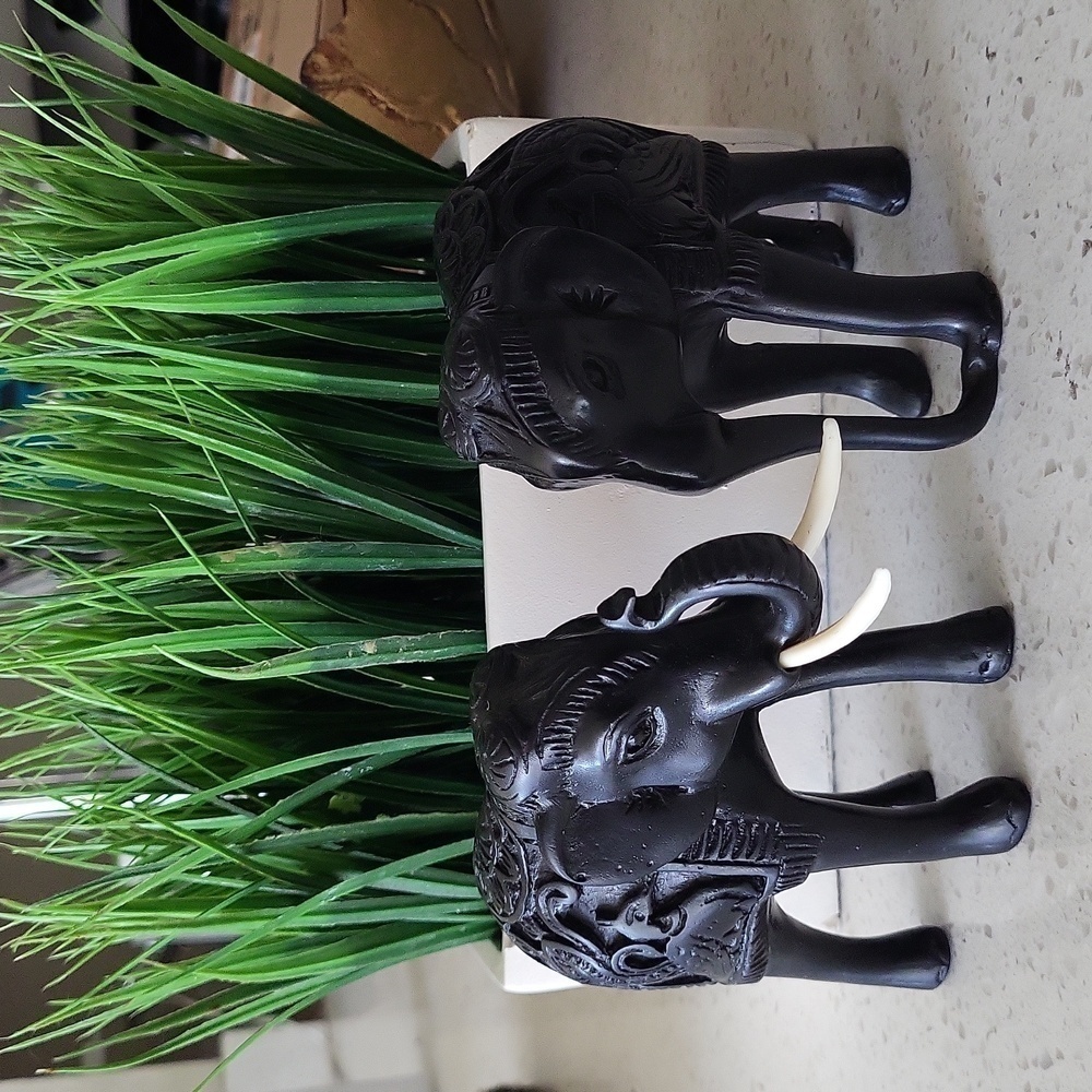 SET OF 2 BEAUTIFULLY CARVED RESIN ELEPHANTS FIGURINES